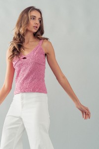 SMOCKED KEYHOLE FRONT CROPPED CAMI TOP
