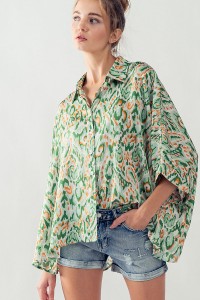 ABSTRACT PRINT BUTTON-UP TOP