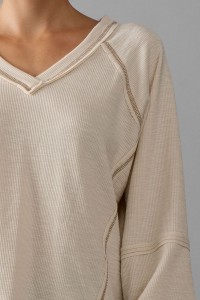 CONTRAST STITCHING PULLLOVER TOP