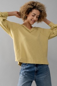 CONTRAST STITCHING PULLLOVER TOP