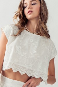 EMBROIDERY DAISY FLOWER CROP BLOUSE