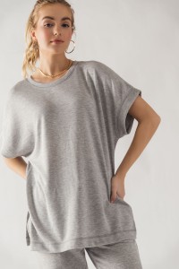 RELAXED FIT SHORT SLEEVE SIDE SLIT TOP