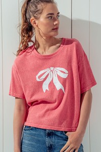 VINTAGE BOW GRAPHIC MINERAL WASHED SHORT SLEEVES TOP WITH BACK DISTRESS DETAILING