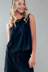 FRAYED TRIM BACK BUTTON TOP