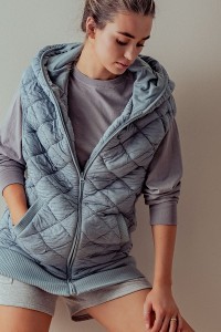 DIAMOND QUILTED FRONT ZIP UP SOFT HOODED VEST