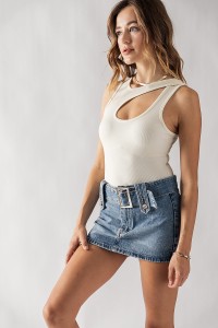 NECK CUTOUT FITTED SLEEVELESS BODYSUIT