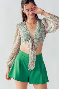 SHAYLA FLORAL V NECK SELF FRONT TIE PLEATED SHORTS SET