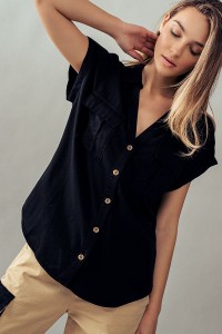 SHORT SLEEVE BUTTON UP SHIRT WITH POCKETS