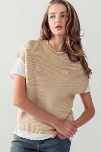 SHORT-SLEEVE KNITTED TOP